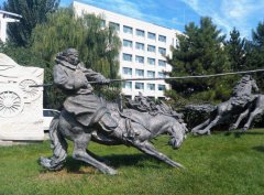 草原主题雕塑 套马